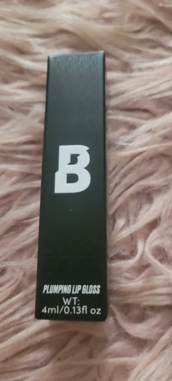 Plumping lip gloss