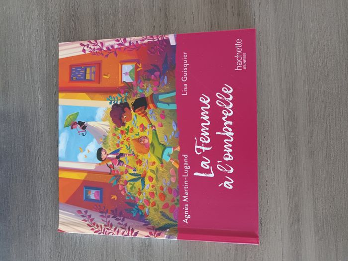 Livre la femme à l'ombrelle