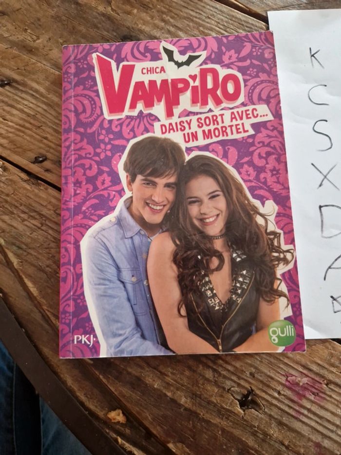 Chica Vampiro "Daisy sort avec un mortel"