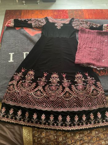 belle robe en velours Taille (L)