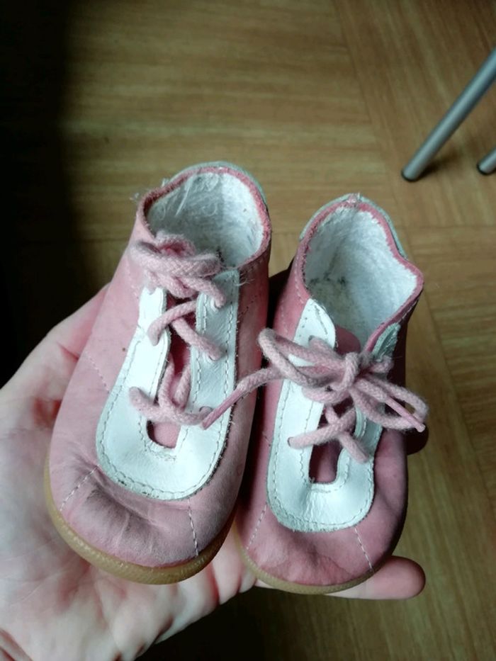 Petites chaussures rose taille 20.
