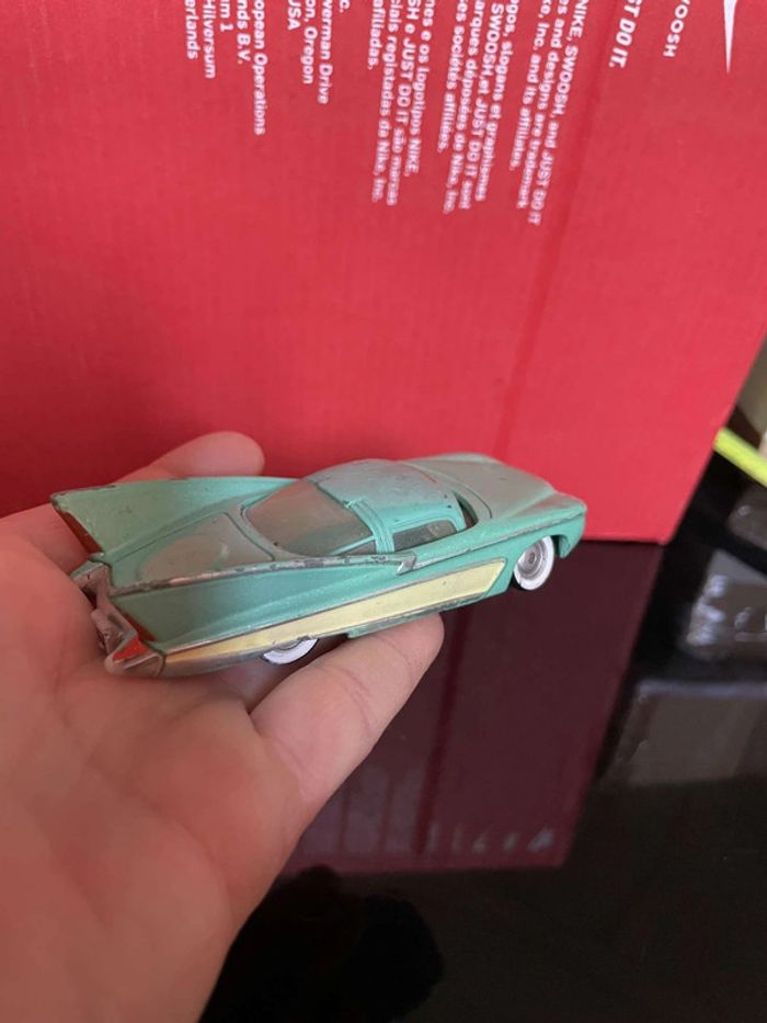 Voiture Cars Flo Yeux Lenticulaire Disney Pixar Mattel - photo numéro 7