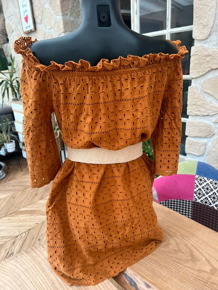 Robe épaules dénudées été camel en broderie taille L 40 blanche porte - photo numéro 2