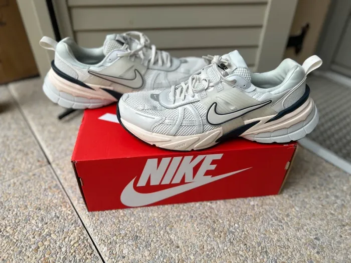 Chaussures baskets homme Nike v2k run taille 46