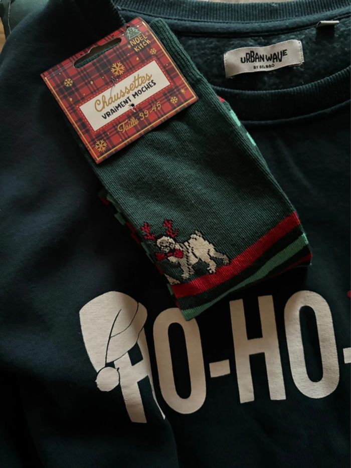 Pull sweat de noël avec chaussettes - photo numéro 4