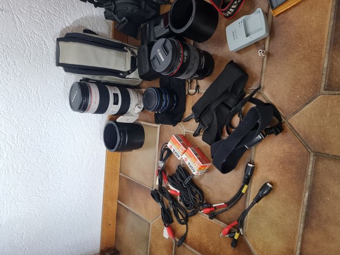 Lot appareil photo Canon EOS 5D Mark 3 + plusieurs objectifs + sacoches de transport + flash et acce - photo numéro 2
