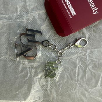 Porte clé Huda qbeauty