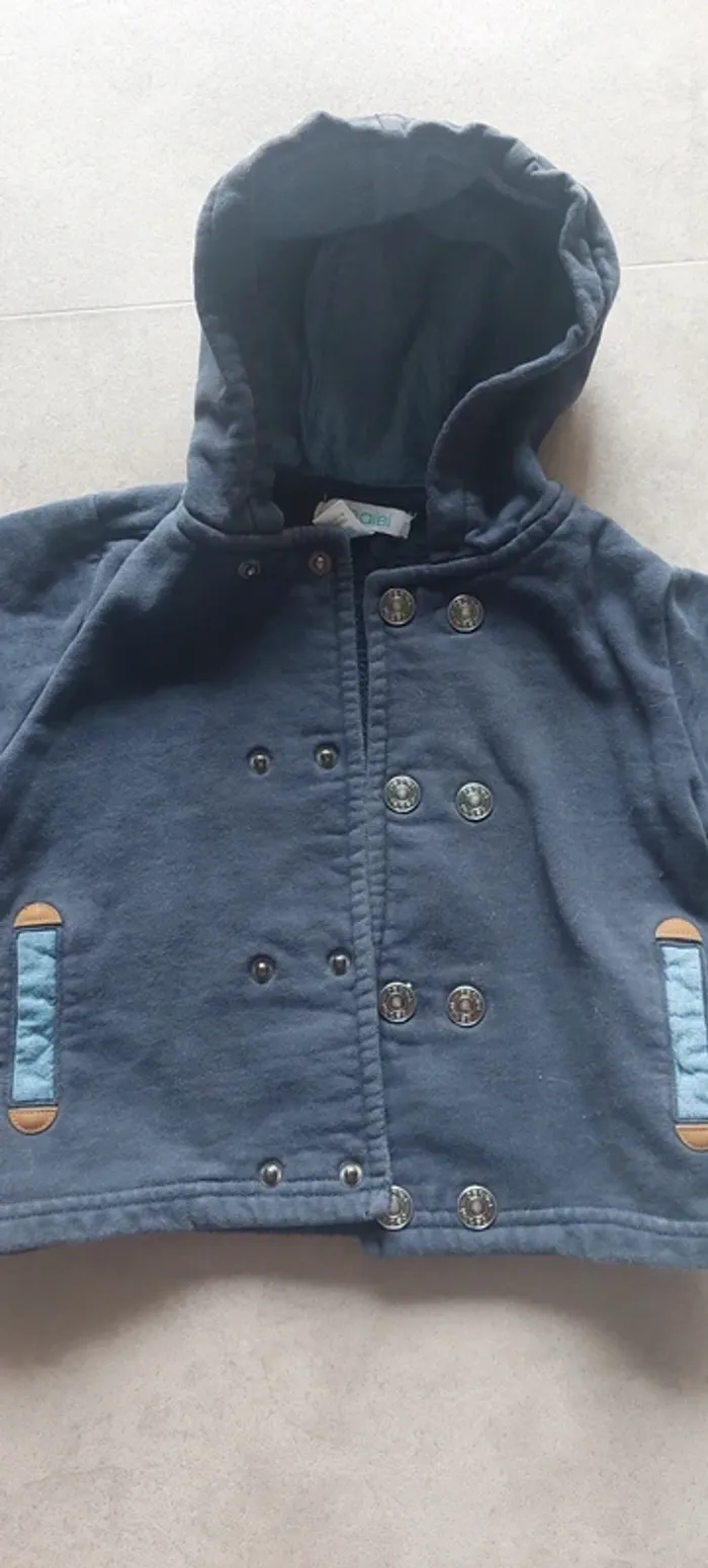 Gilet à capuche / veste obaïbi 18 mois - photo numéro 2
