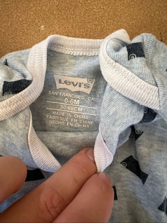 Lot deux bodies levis - photo numéro 2