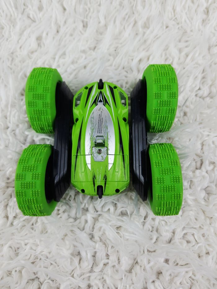 Voiture RC de Cascade 360 ° tournant télécommandé avec lumières led 🎅 - photo numéro 9