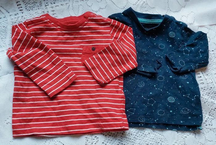 Lot de 2 tee-shirts ML - rayures rouges et bleues marines, en très bon état, taille  3mois