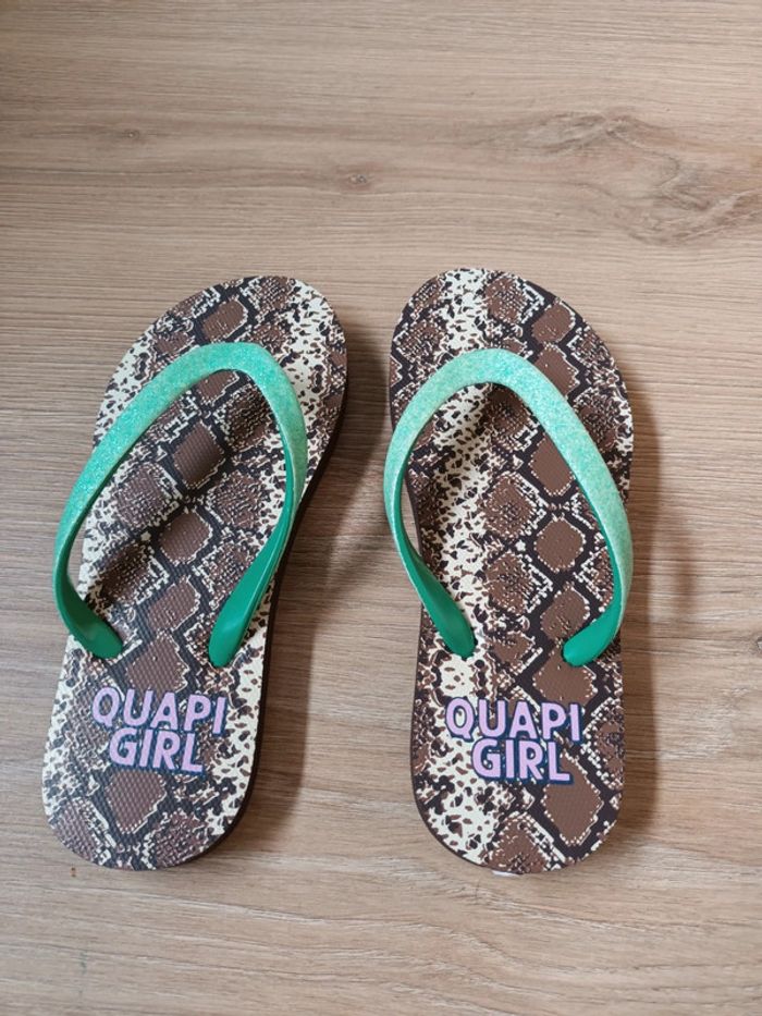 Tongs quapi 27/28 neuves
