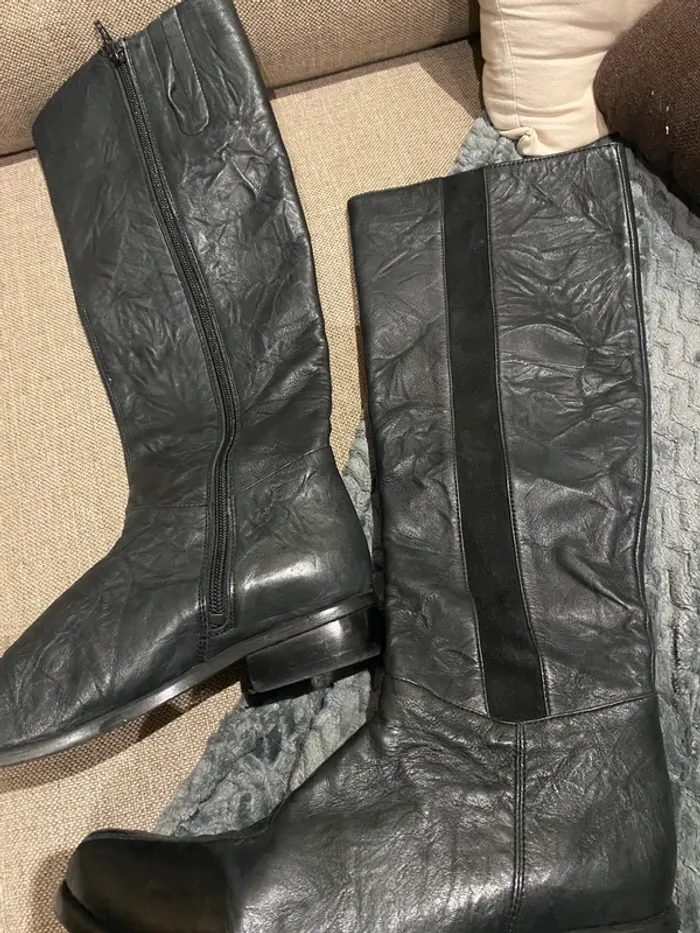 Bottes noires - photo numéro 2
