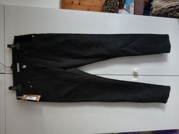 JEANS NEUF FEMME DE MARQUE CLOTHEES