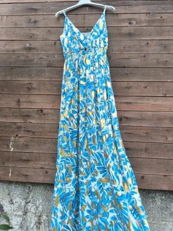 Robe longue imprimée bleue et feuilles dorées été taille 40/42