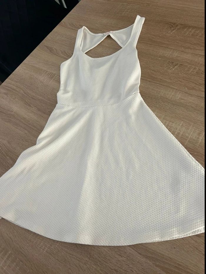 Robe blanche taille s
