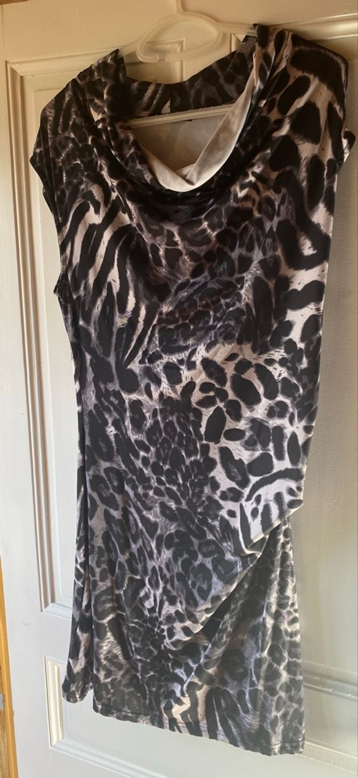 Robe leopard courte