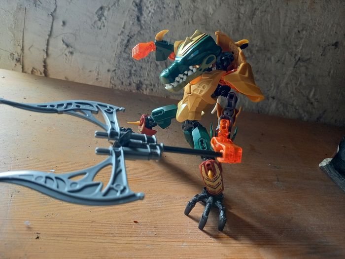 Lego action figure chi cragger
