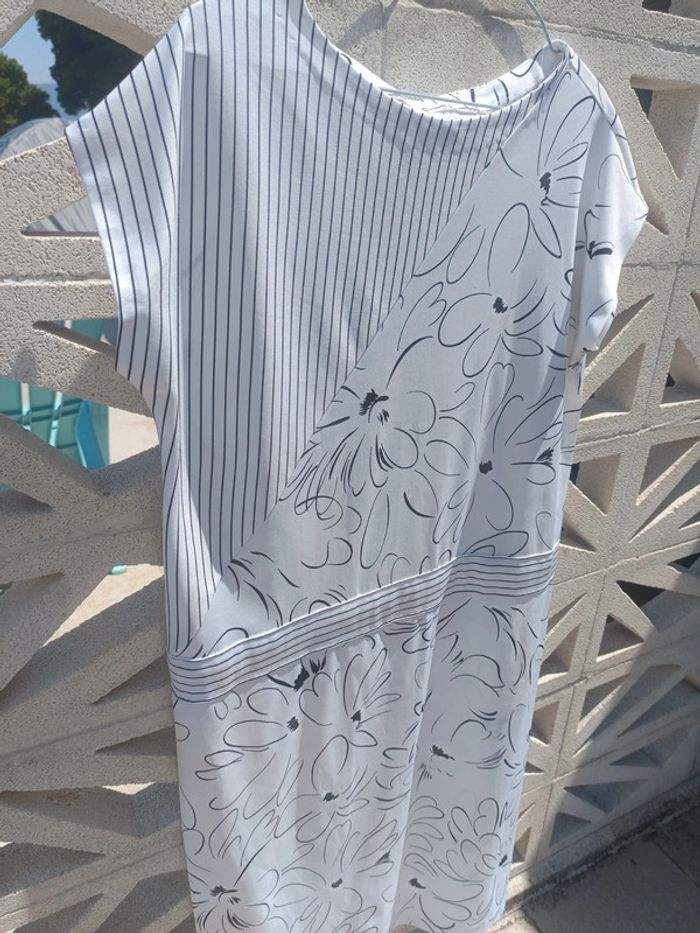 Robe longue état impeccable - photo numéro 2