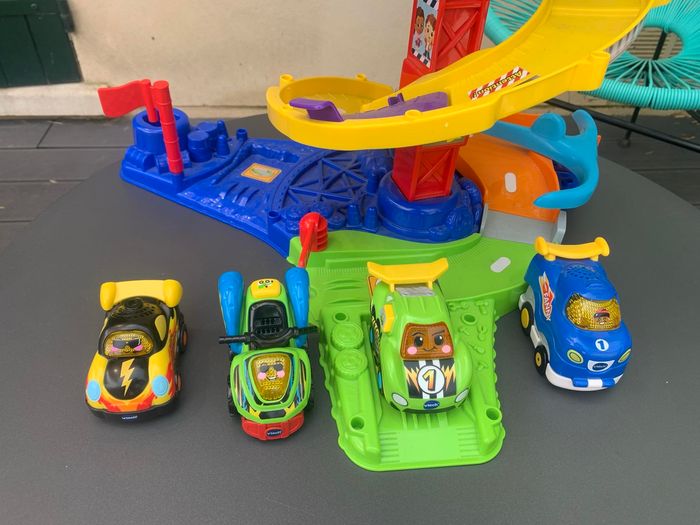 Vtech MegaTour spirale circuit 2 en 1 tut tut bolide + 4 véhicules parfait état - photo numéro 2
