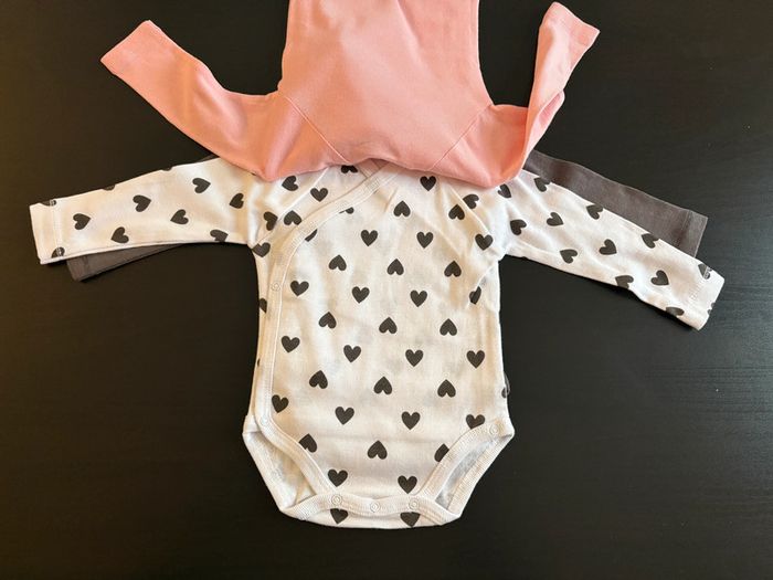 Lot de 3 bodies « LOVE » Manches longues Mots d’enfants Taille 3 mois. - photo numéro 3