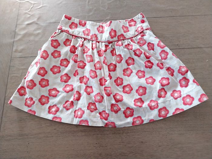Jolie jupe fille 8ans en très bon état