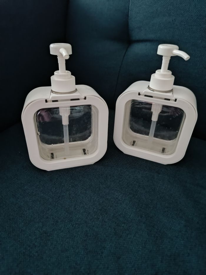 Lot de deux distributeurs