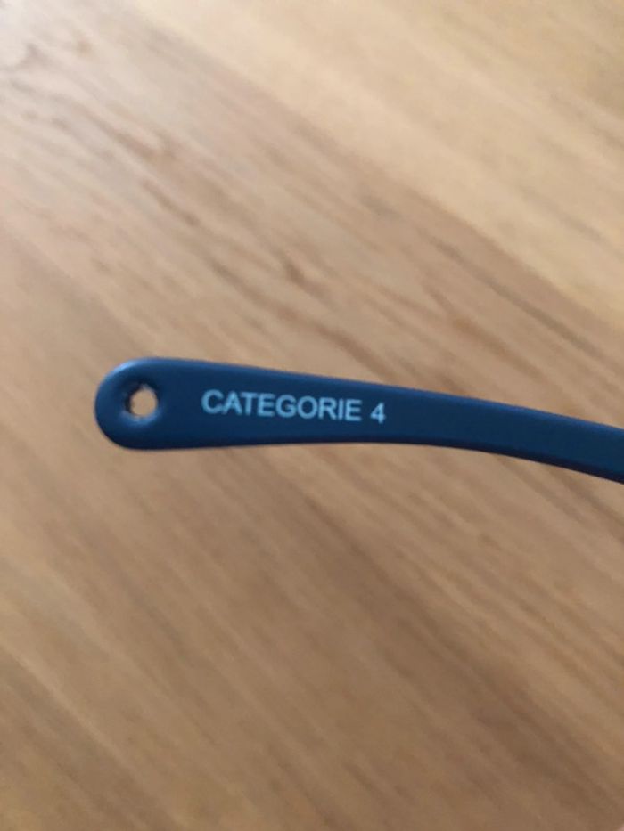 Lunettes de soleil - photo numéro 4