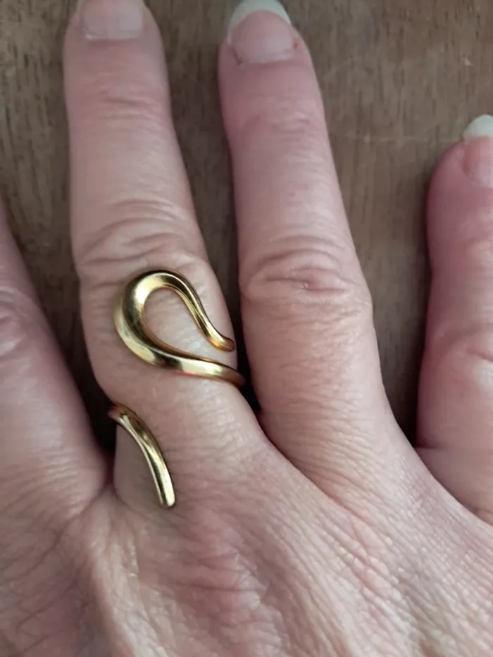 Bague dorée fantaisie moderne - photo numéro 3