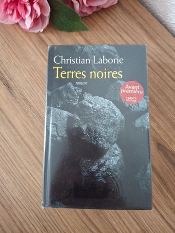 Livre : Terres noires