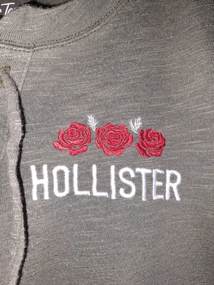 T-shirt femme vert moucheté Hollister XS Comme neuf - photo numéro 3