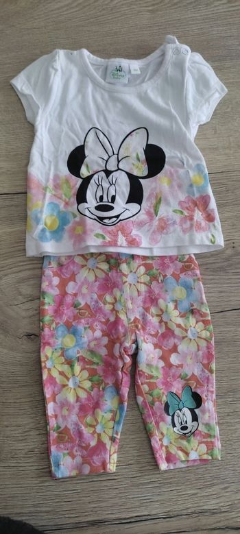 Ensemble t shirt et legging