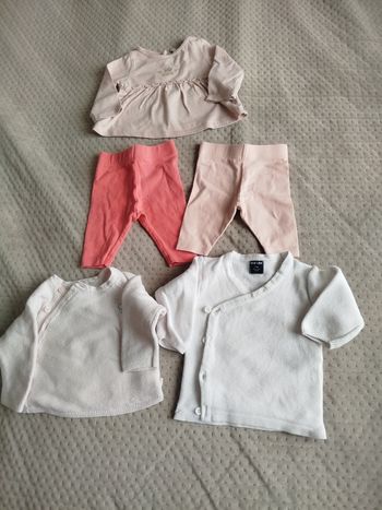 Lot bébé  fille 1 mois