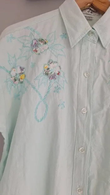 Chemise qualité vintage brodée fleurs 44 / 46
