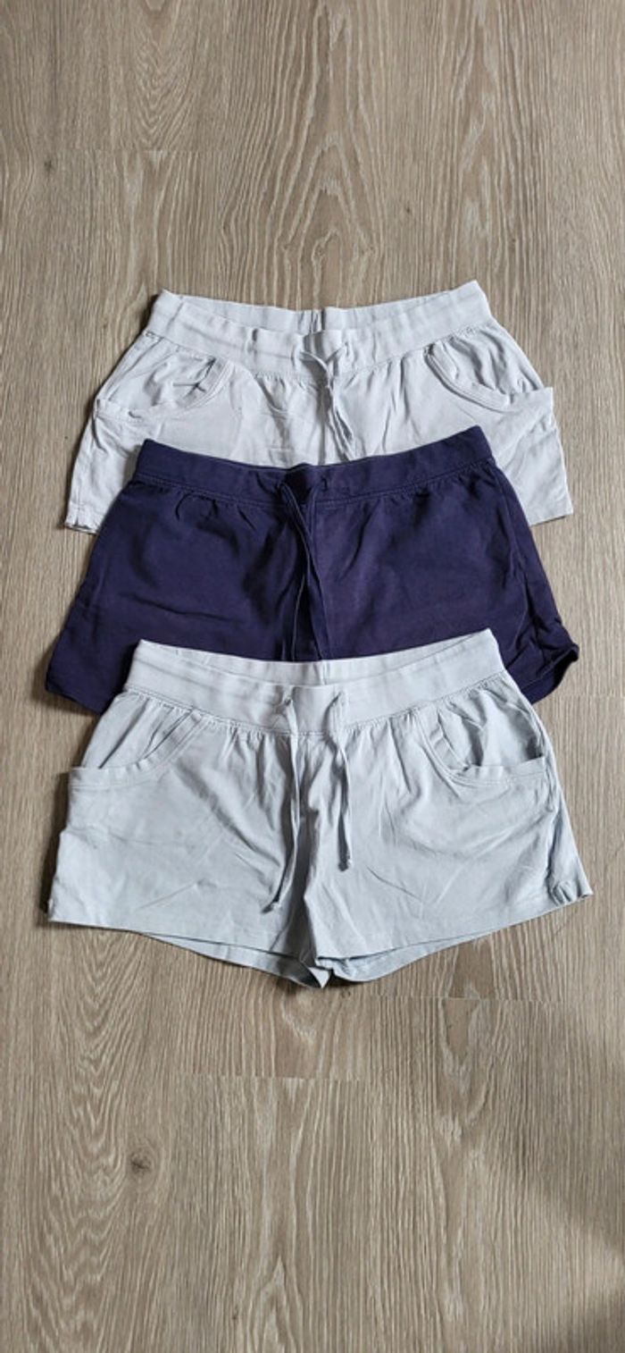 Lot 3 shorts 40/42