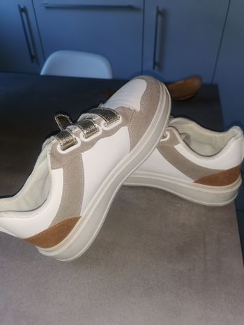 Jolie paire de baskets taille 38