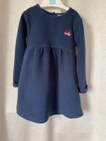 Robe confortable bleu marine coeur ♥️ brodé 2 ans Tape à l’œil