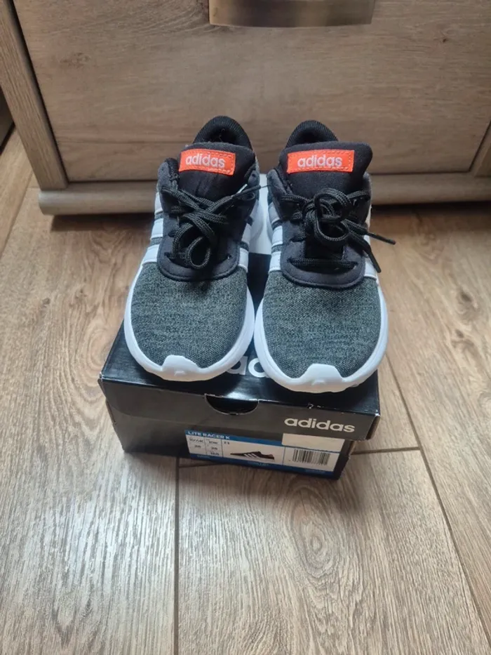 Chaussures baskets adidas lite racer K pointure 28 état neuves - photo numéro 2