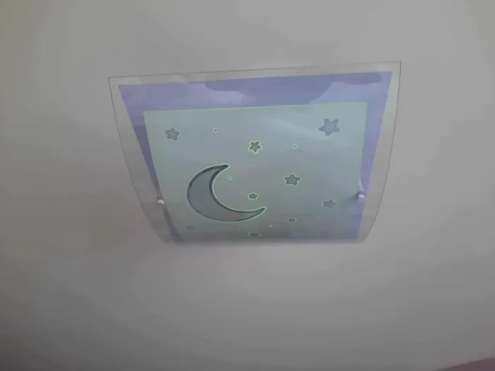 Plafonnier phosphorescent lilas lune et étoiles - photo numéro 4
