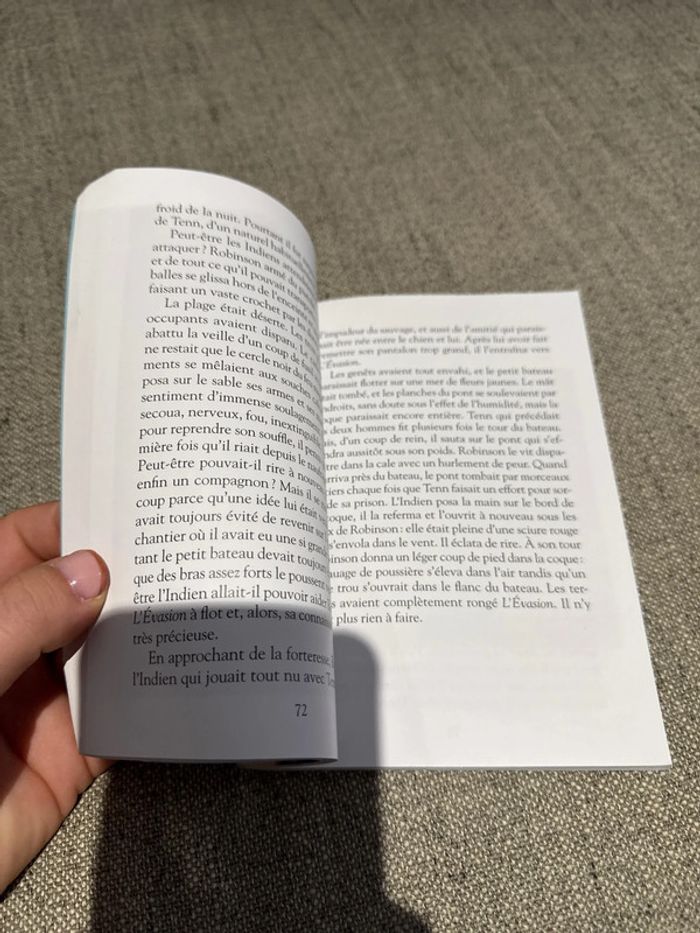 Livre vendredi ou la vie sauvage - photo numéro 3