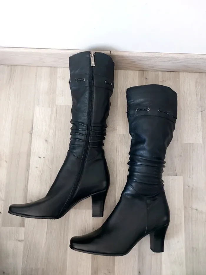 Bottes cuir noir 👢 - photo numéro 2