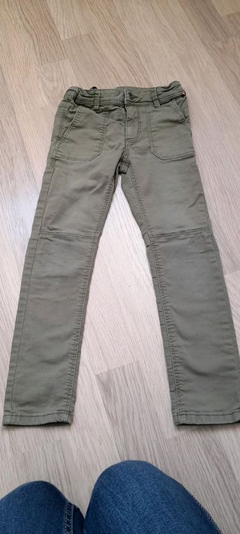 Jean kaki 7 ans tape à l'oeil