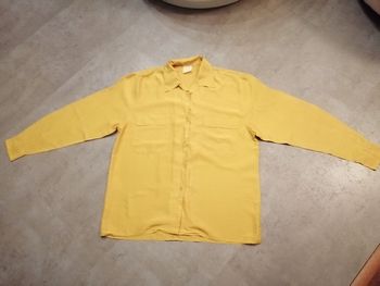 Chemisier en satin moutarde