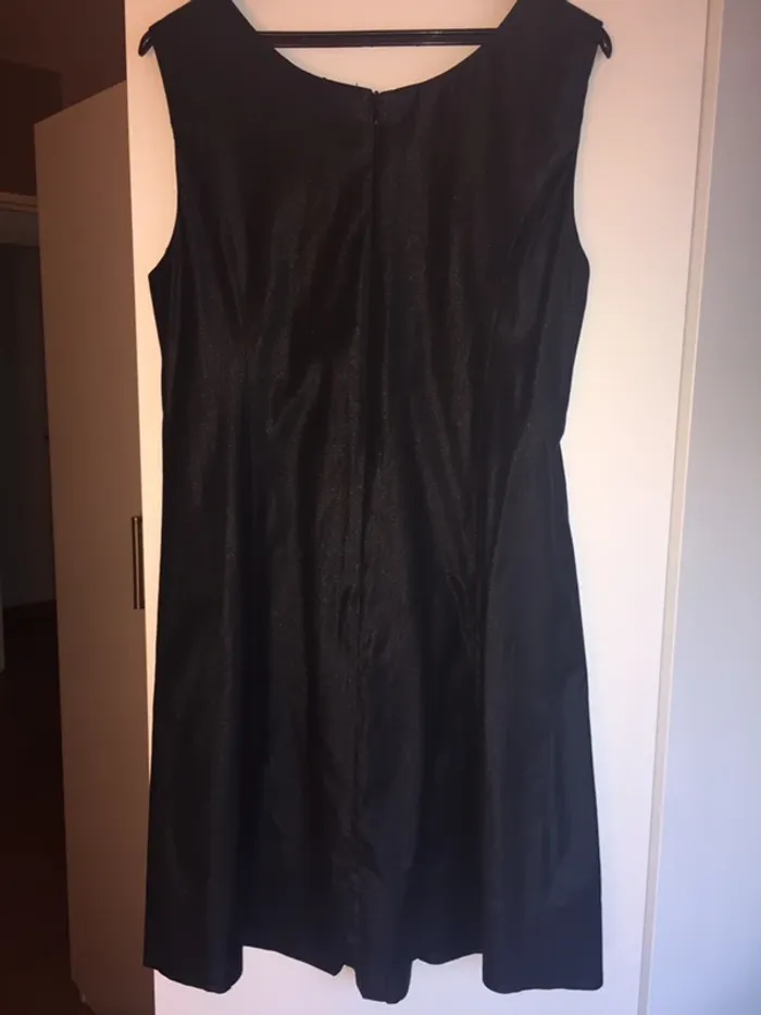 Robe noire satinée - photo numéro 4