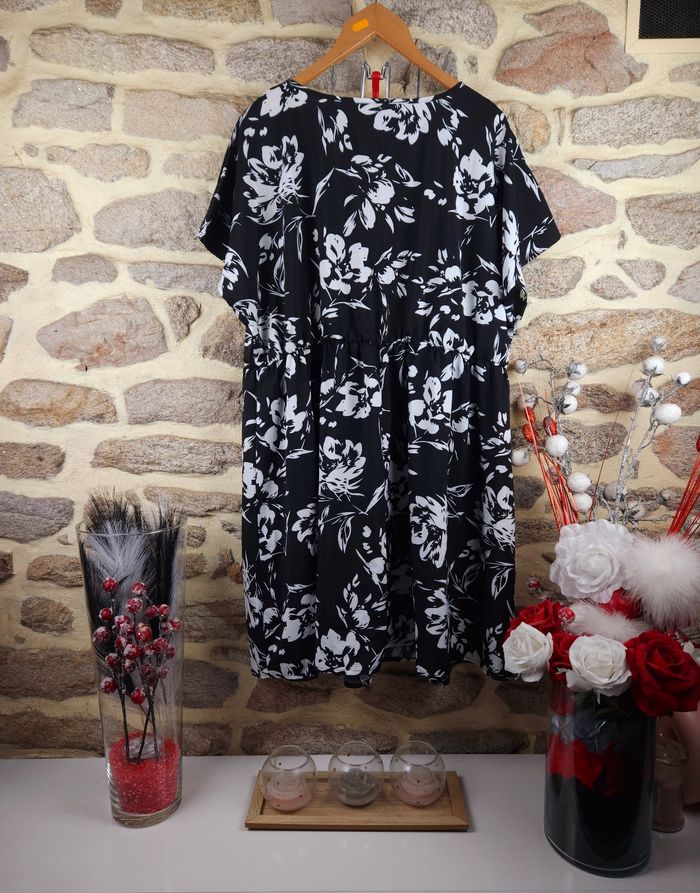 Robe manches chauve souris noir et blanc Femme Taille 54 marque Boohoo 💎 - photo numéro 3