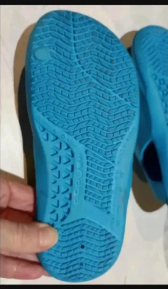 Sandales claquettes Piscine Enfant SLAP 100 BASIC Bleu pointure 30-31 Très bon état·Decathlon - photo numéro 5