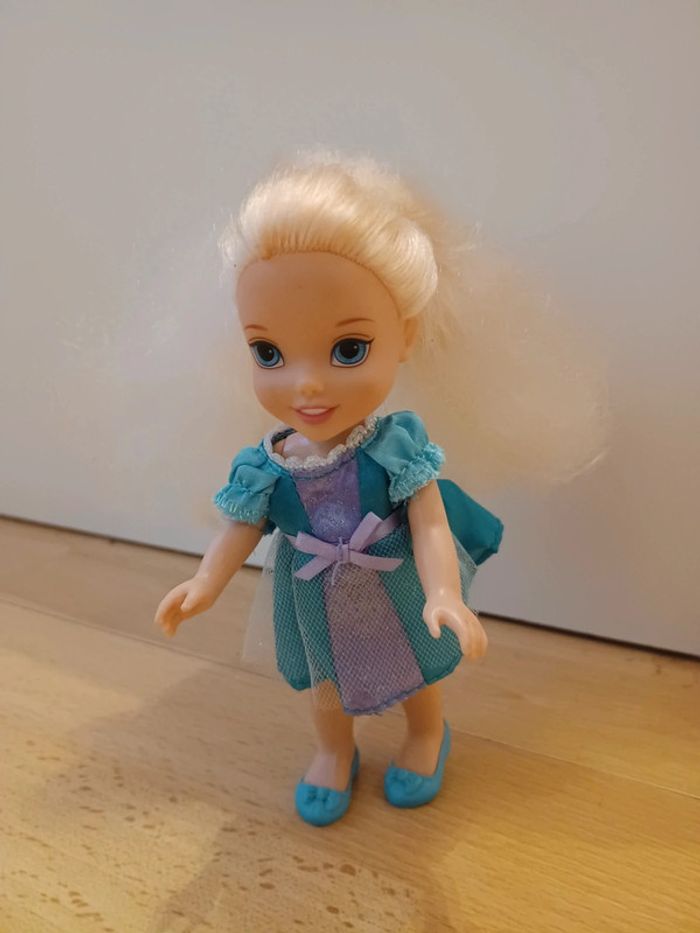 Petite barbie reine des neiges - photo numéro 2