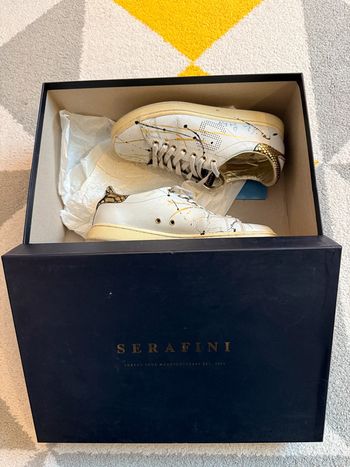Basket en cuir couleur blanche Serafini Taille 36