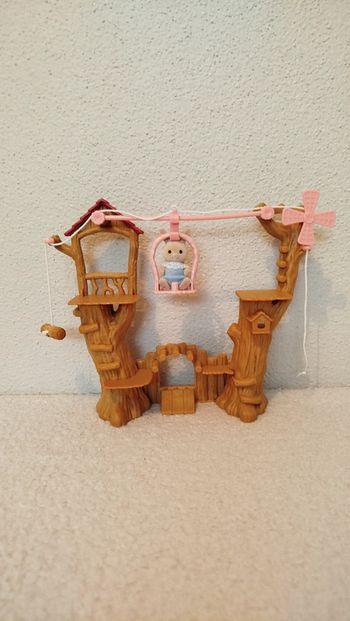 La tyrolienne et le bébé Lapin Crème