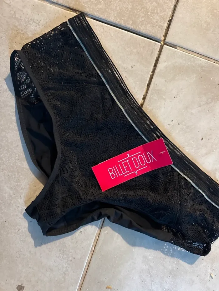Culotte en dentelle noire – Billet Doux – Taille 42/44 – Neuve avec étiquette - photo numéro 2